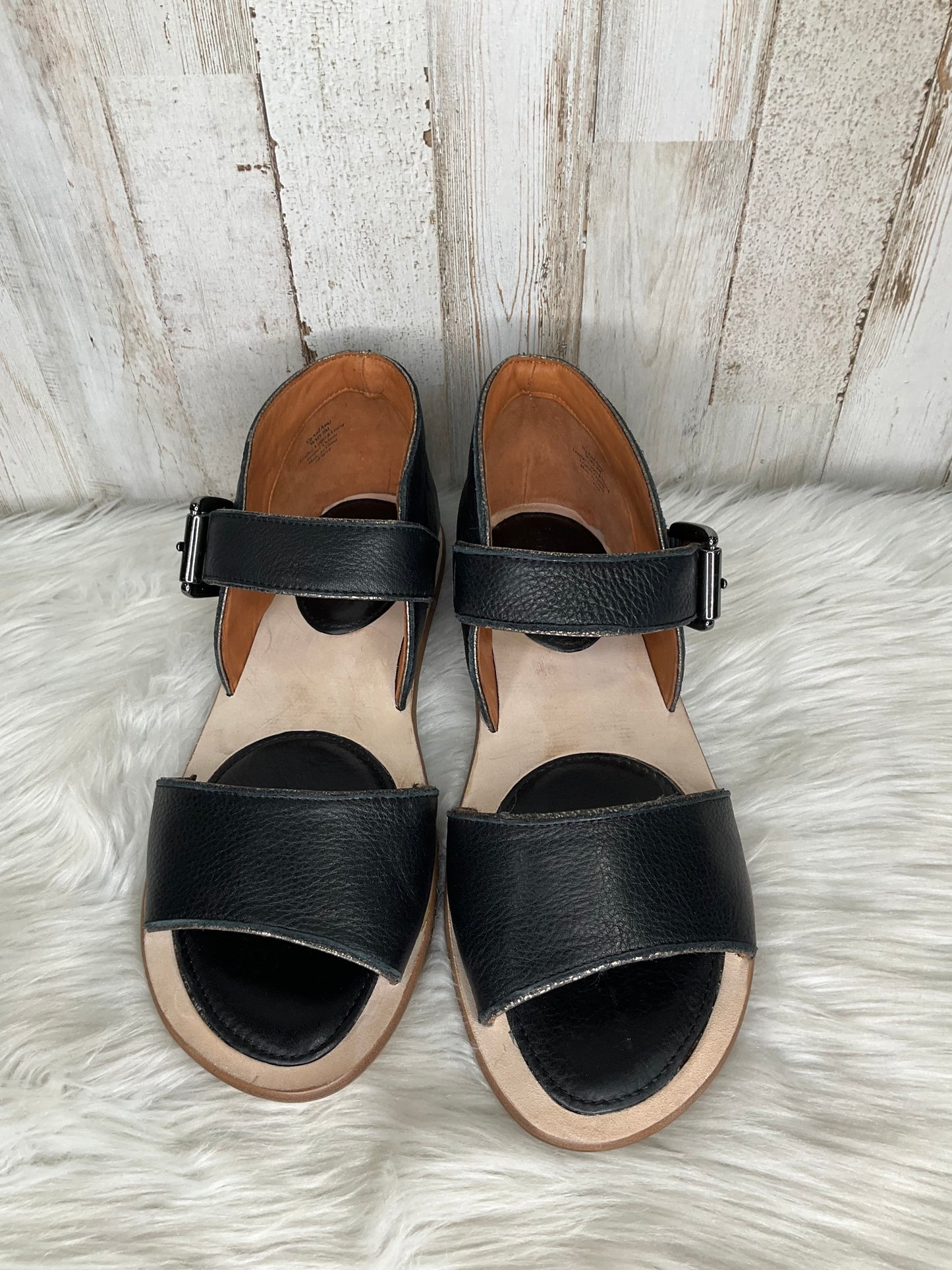 Sandals Flats By Gentle Souls Size: 9