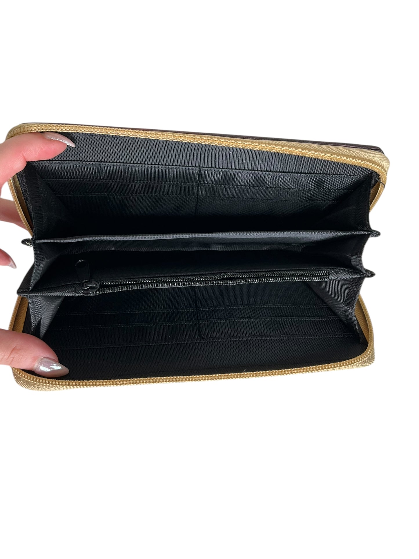 Wallet By Clothes Mentor, Size: Medium