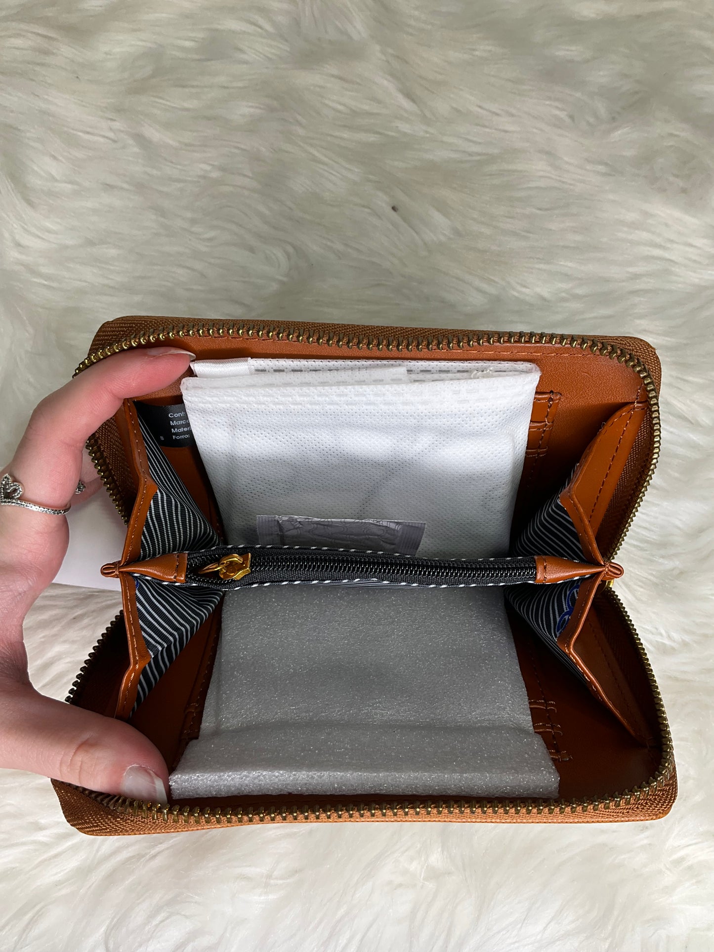 Wallet By Cma  Size: Medium