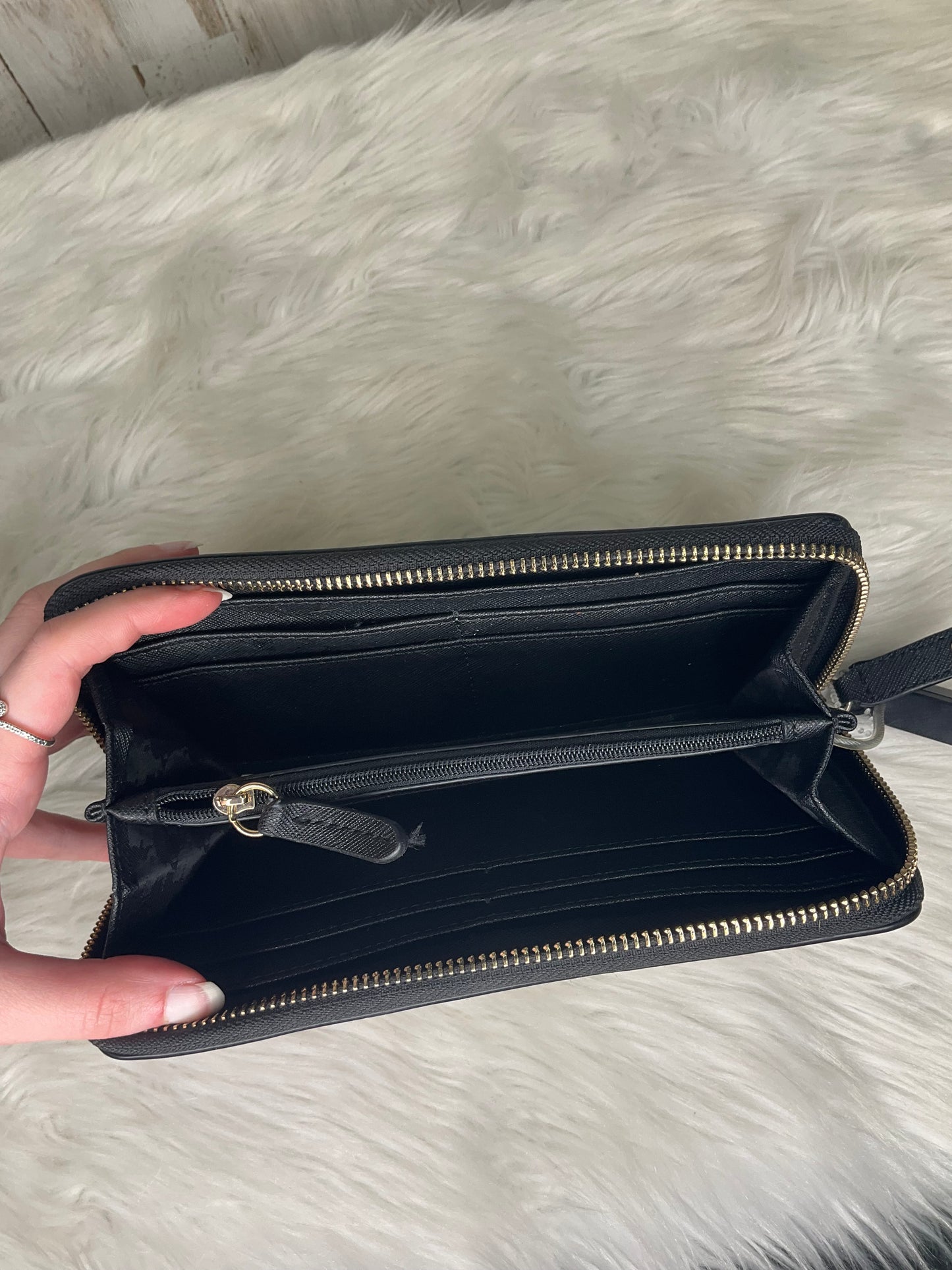 Wallet By Karl Lagerfeld  Size: Medium