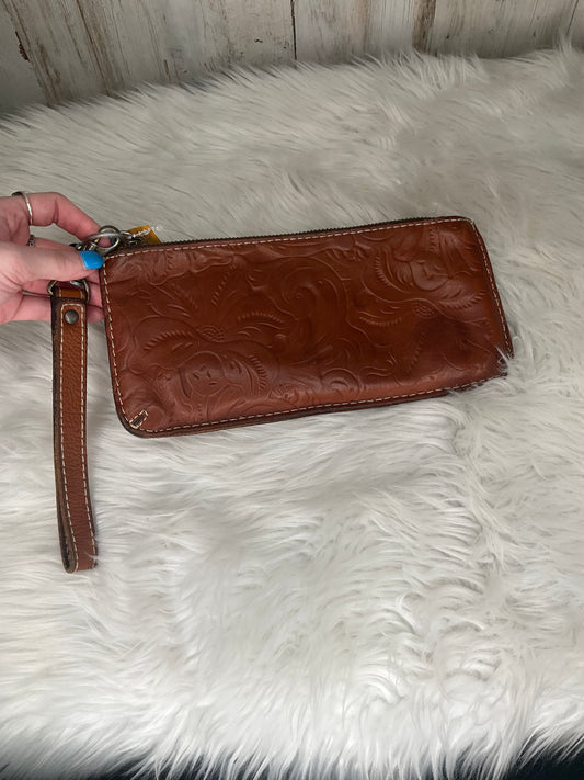 Wristlet By Patricia Nash  Size: Small