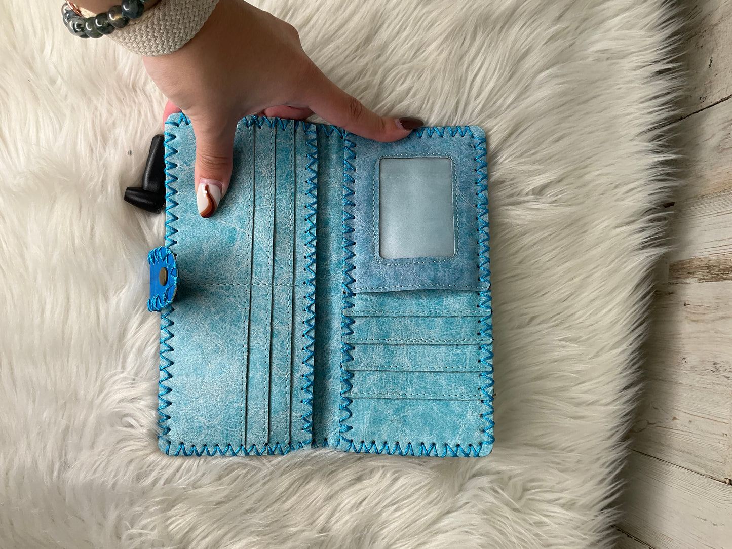 Wallet Clothes Mentor, Size Medium