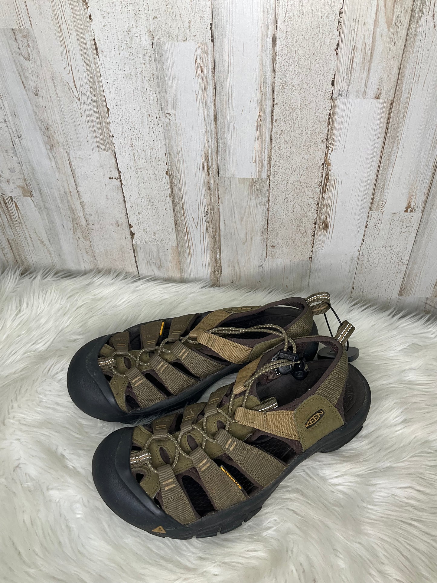 Green Sandals Sport Keen, Size 8