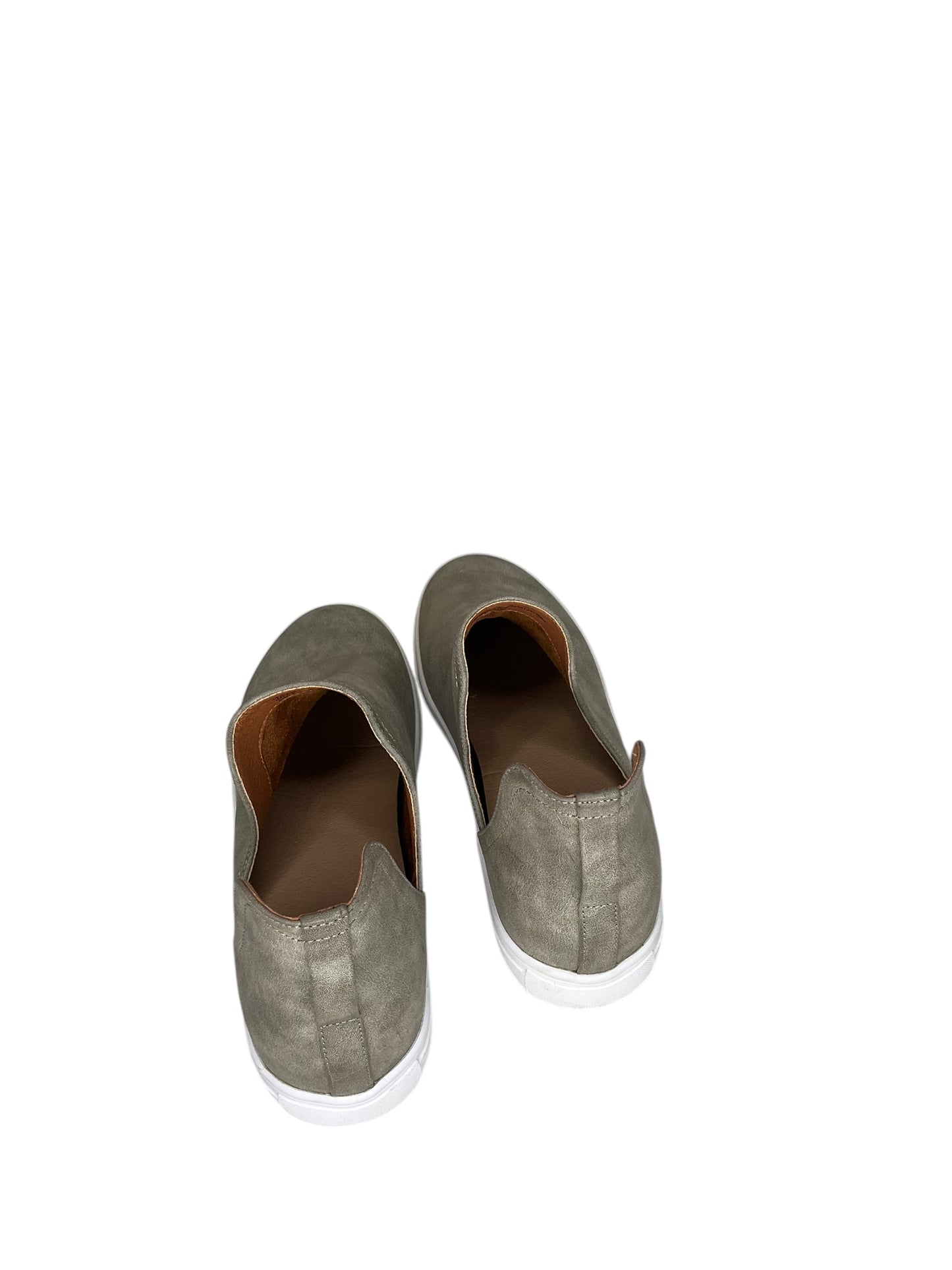 Shoes Sneakers By Clothes Mentor In Beige, Size: 9