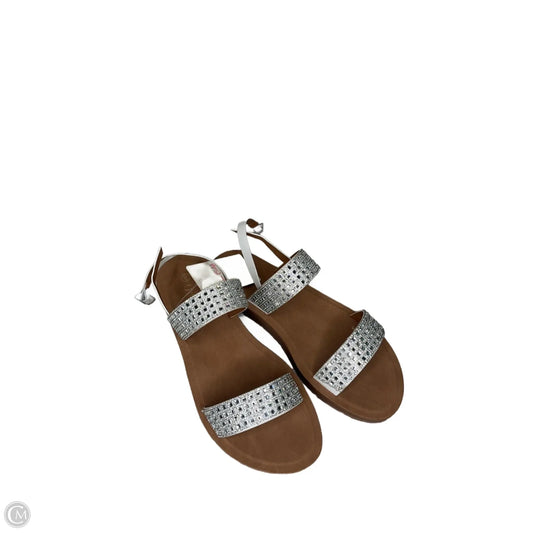 Sandals Flats By Clothes Mentor In Silver, Size: 9