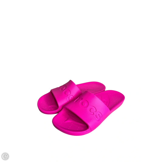 Shoes Flats By Crocs In Pink, Size: 6