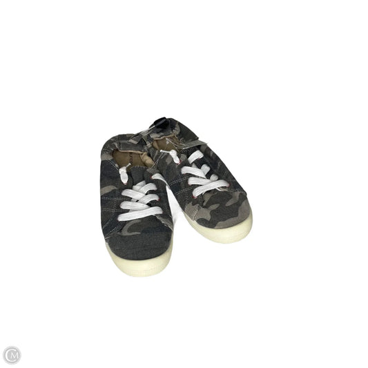 Shoes Sneakers By Maurices In Camouflage Print, Size: 10