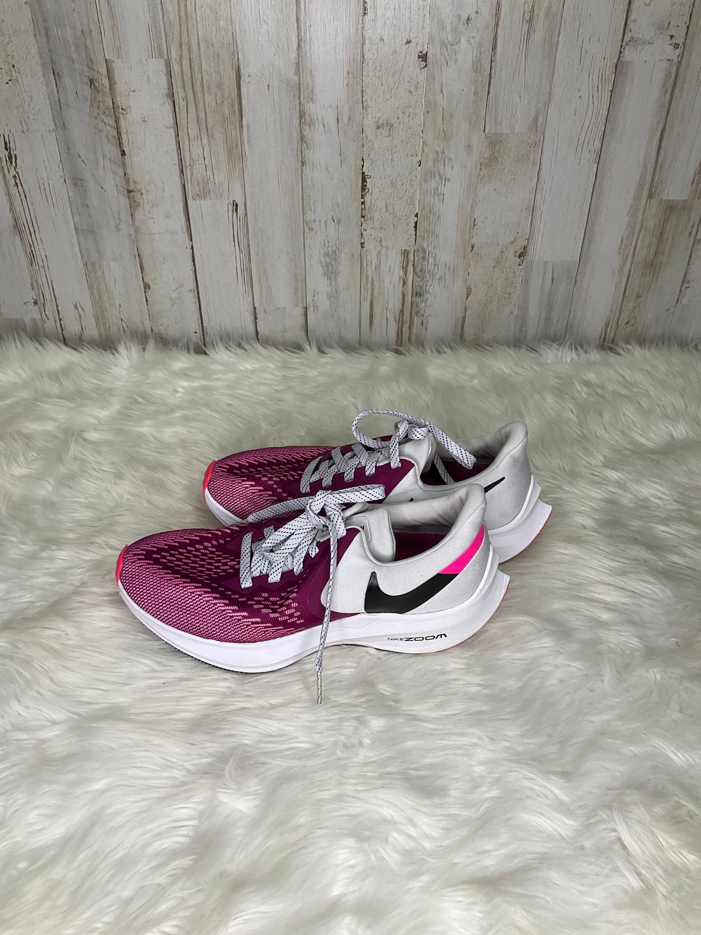 Shoes Athletic By Nike  Size: 7.5