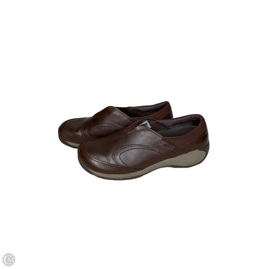 Shoes Flats By Merrell In Brown, Size: 8