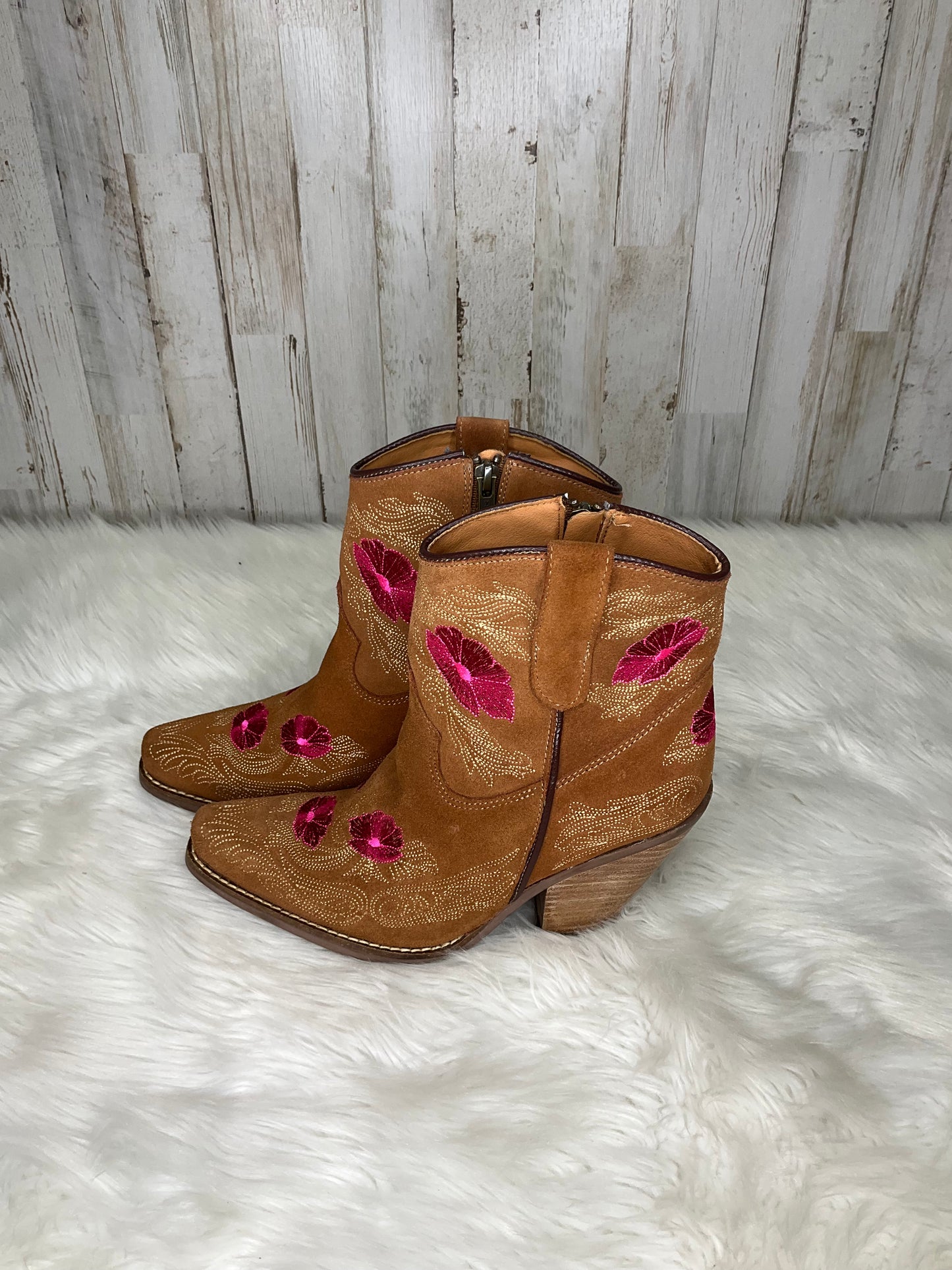 Boots Ankle Heels By Dingo  Size: 7