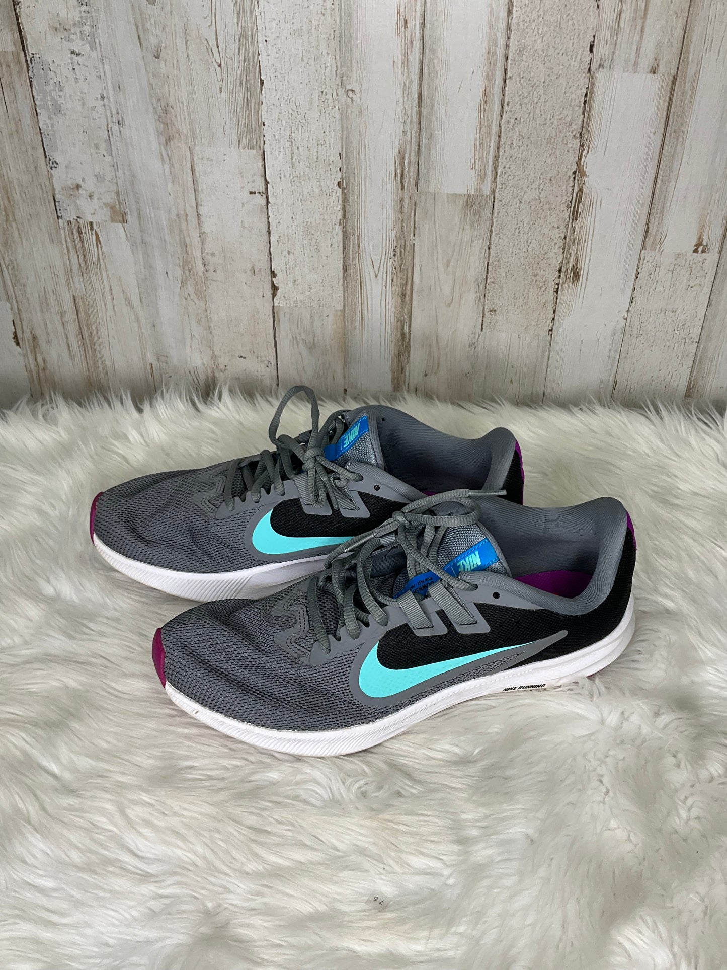 Shoes Athletic By Nike  Size: 10